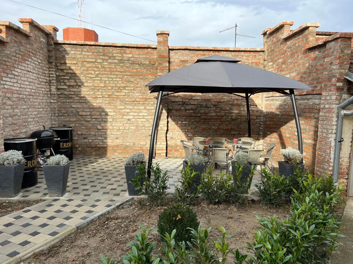 La Luna Rustic Deluxe Apartment With Free Jacuzzi, Bikes & Covered Parking Nasice Dış mekan fotoğraf